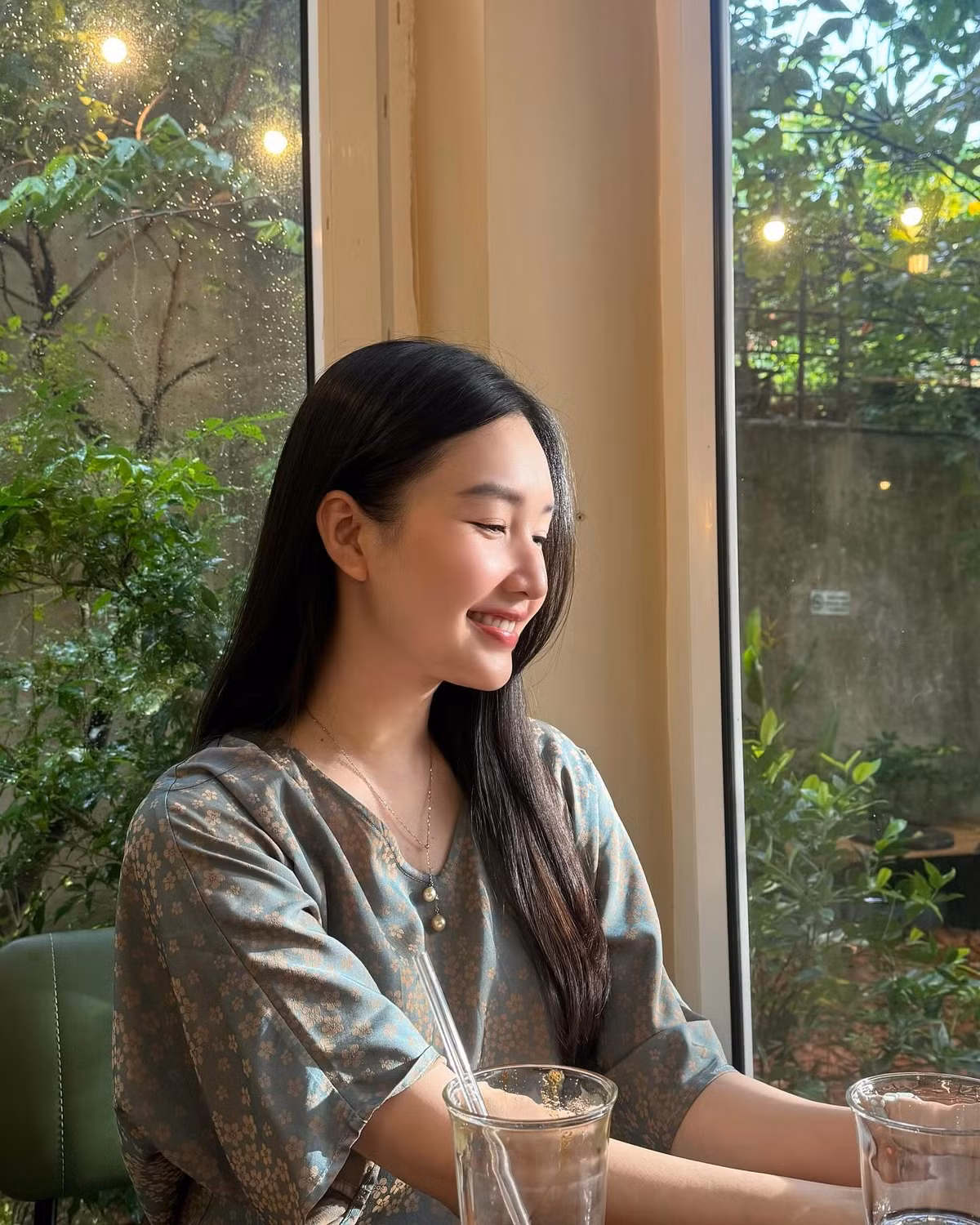 Người đẹp vẫn giữ được phong độ nhan sắc, ghi điểm với phong cách thanh khiết, thuần Việt đúng chuẩn con gái Huế.
