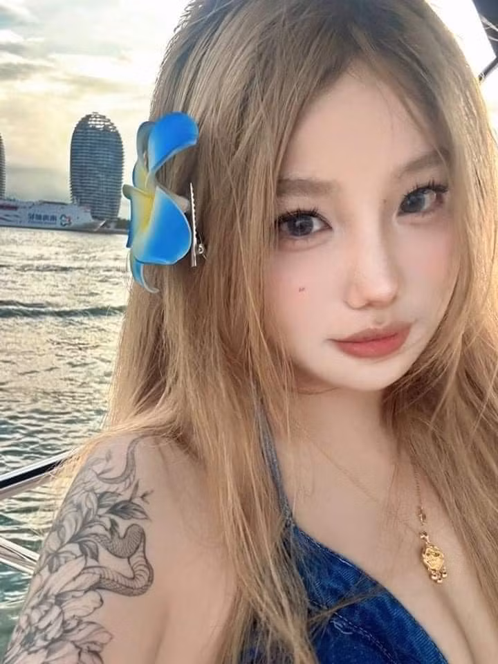 Nhiều người đã bày tỏ ý kiến trước loạt ảnh này, có người cho rằng những tấm ảnh được photoshop quá mức: "Không tin được vào mắt mình, đây là cùng 1 người ư?", "xin đấy, thế này chả trách gì chúng tôi mất niềm tin vào hình của các chị em trên mạng"...