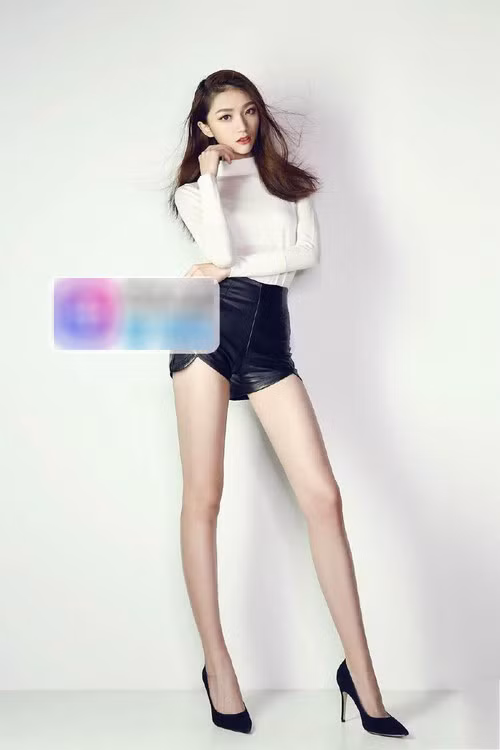 Từ trước tới nay, chân dài vẫn luôn được xem là một trong những chuẩn mực để đánh giá vẻ đẹp của một người phụ nữ, thế nhưng việc có được đôi chân dài tới 1m2 thì thực sự khiến người khác phải ngưỡng mộ.