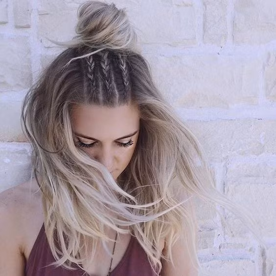 Áp dụng các kiểu nhuộm màu tạo lớp, highlight hay ombre, mái tóc của các cô gái trông sẽ càng thêm "chất chơi", sang chảnh.
