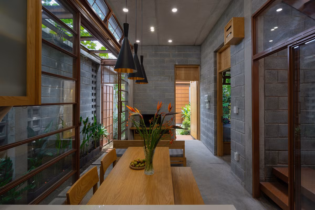 Thứ 5 là giá trị tinh thần của ngôi nhà. Ngoài chức năng là nơi sinh sống và làm việc từ xa, căn nhà còn là nơi tĩnh tâm để thiền định, kết nối con người với thiên nhiên. Ảnh: Tad.atelier