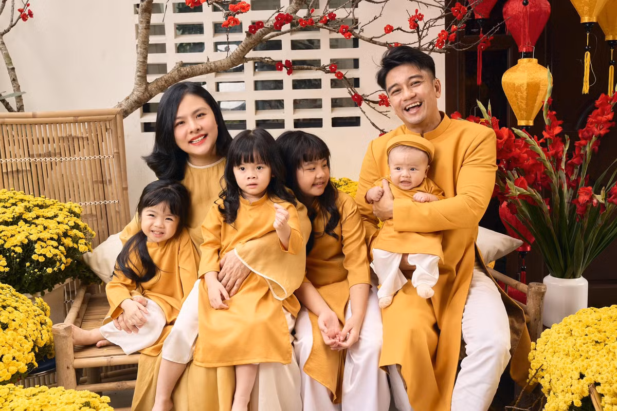 Tết Nguyên đán Ất Tỵ năm nay với gia đình diễn viên Vân Trang thêm phần ý nghĩa khi gia đình có thêm thành viên mới. Ảnh: FB Vân Trang