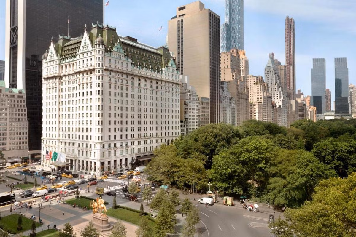 Theo Vanity Fair, Al Waleed bin Talal ưa thích những khách sạn xa hoa. Ông sở hữu khách sạn Savoy ở London, Anh, Plaza ở New York, Mỹ và George V ở Paris, Pháp. Ảnh: Getty