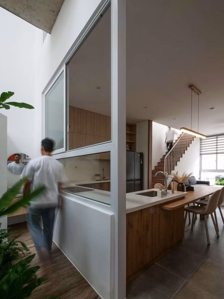 Cách sắp xếp không gian cũng đảm bảo sự riêng tư cho từng thành viên trong gia đình đồng thời tạo cơ hội để mọi người tương tác với nhau nhiều hơn. Ảnh: D inh R