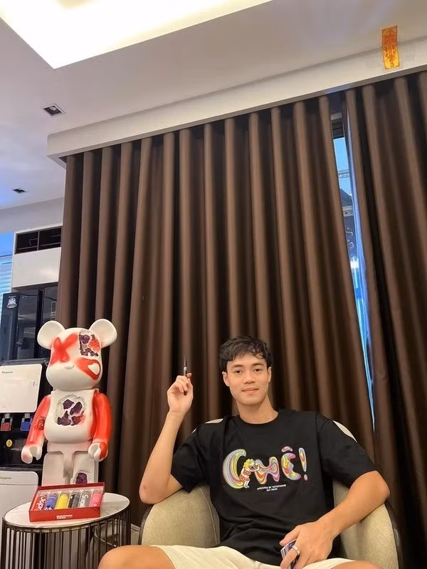 Trong nhà, cầu thủ quê Hải Dương bài trí nhiều đồ dùng đắt tiền. Ảnh: FB Nguyễn Văn Toàn