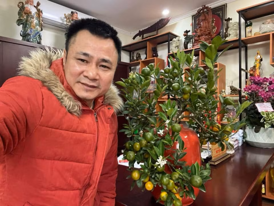 Nam nghệ sĩ cũng vẫn mê quất truyền thống. Ảnh: FBNV