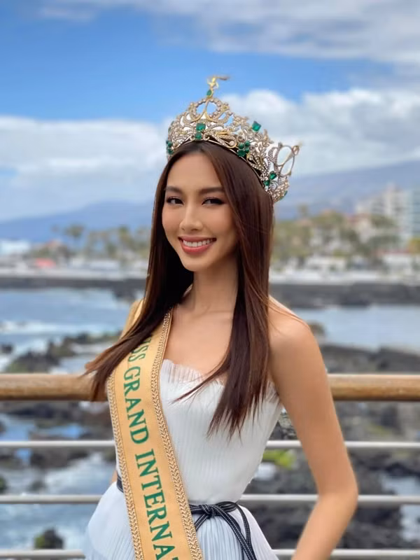 Trước khi vướng ồn ào, Hoa hậu Thùy Tiên là một trong những gương mặt showbiz có thu nhập khiến ai nghe cũng phải ước ao. Ảnh: VOV