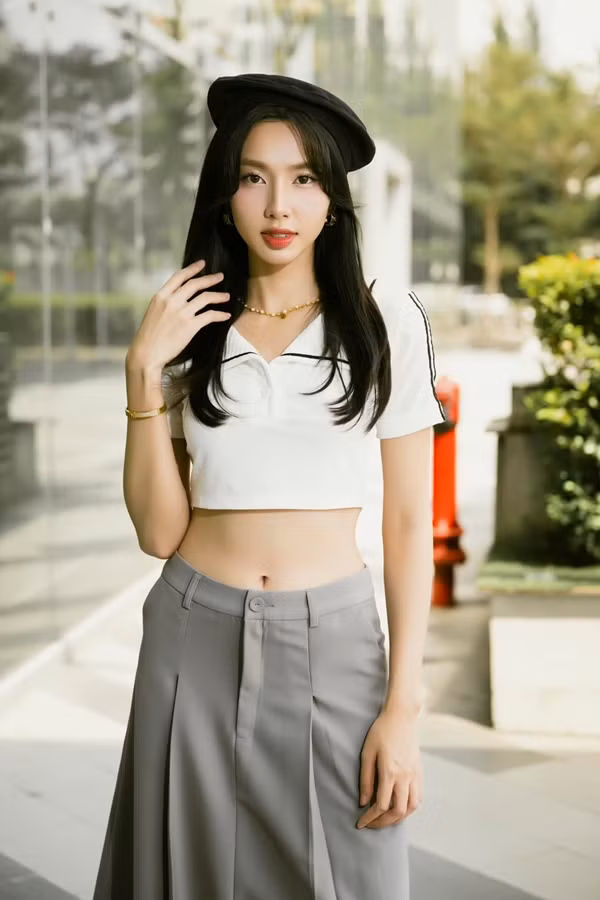 Bên cạnh YouTube, trang cá nhân cũng là nơi "hái ra tiền" của nàng hậu. Mỗi dòng chia sẻ đăng tải trên trang cá nhân có thể giúp Thùy Tiên nhận về vài trăm triệu đồng. Ảnh: FBNV