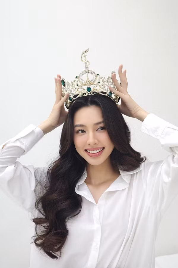 Thời gian gần đây, hình ảnh của Thùy Tiên ít nhiều bị ảnh hưởng bởi ồn ào. Lượng người theo dõi kênh YouTube giảm khoảng 1.000 lượt. Điều này dẫn tới thu nhập từ YouTube của hoa hậu Thùy Tiên cũng giảm tỷ lệ thuận với lượt người xem. Ảnh: VOV