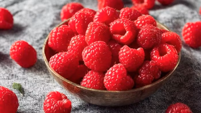 Trên thị trường, mâm xôi nhập khẩu về Việt Nam được bán trong siêu thị và các cửa hàng hoa quả nhập khẩu giá hơn 1 triệu đồng/kg. Ảnh: Internet