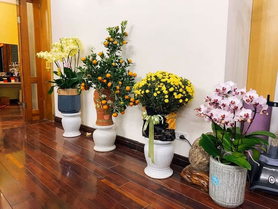 Nữ MC thích trưng bày thật nhiều hoa tươi trong nhà. Ảnh: FB Thảo Vân