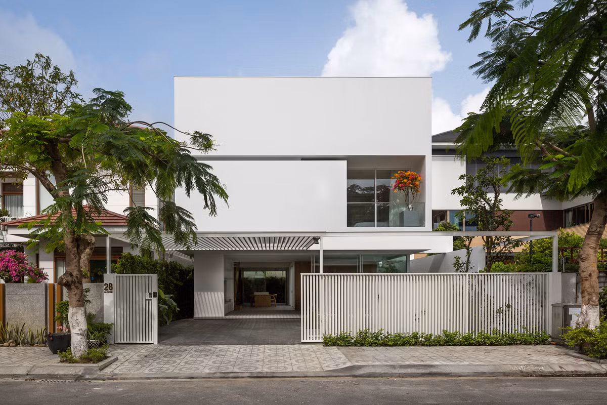 Tọa lạc tại làng Châu Âu (TP. Đà Nẵng), ngôi nhà có diện tích 485m2, được thiết kế dành cho gia đình 3 thế hệ yêu thiên nhiên. Ảnh: Hoàng Lê