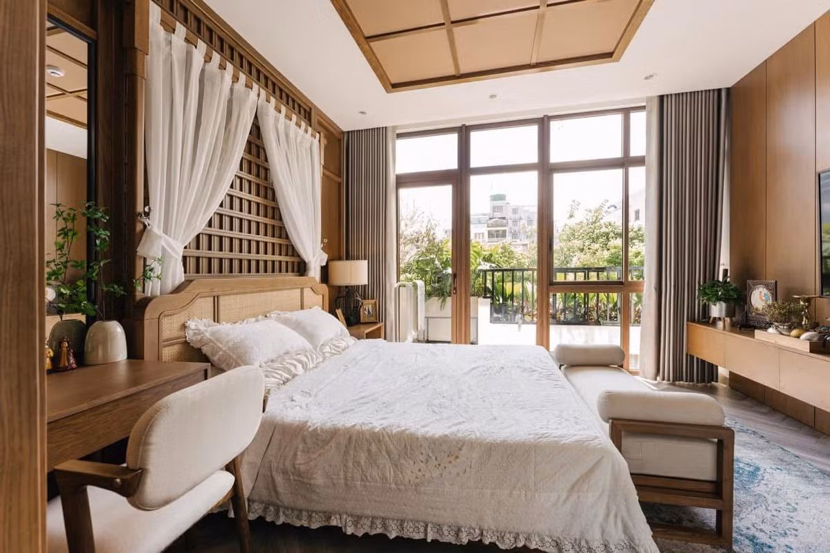 Căn nhà của Quế Vân hướng đến sự tiện nghi, thoải mái với thang máy, điều hòa âm trần, hệ thống phòng cháy chữa cháy, hệ thống smart home điều khiển tự động và thông minh cho rèm, đèn điện, điều hòa ở tất cả các phòng. Ảnh: FB Quế Vân