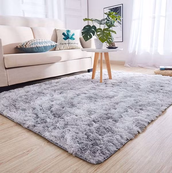 Thảm quá lớn khiến không gian nặng nề, mất cân đối. Ngược lại, thảm quá nhỏ không đủ sức kết nối sofa và bàn trà. Ảnh: Noithat90home