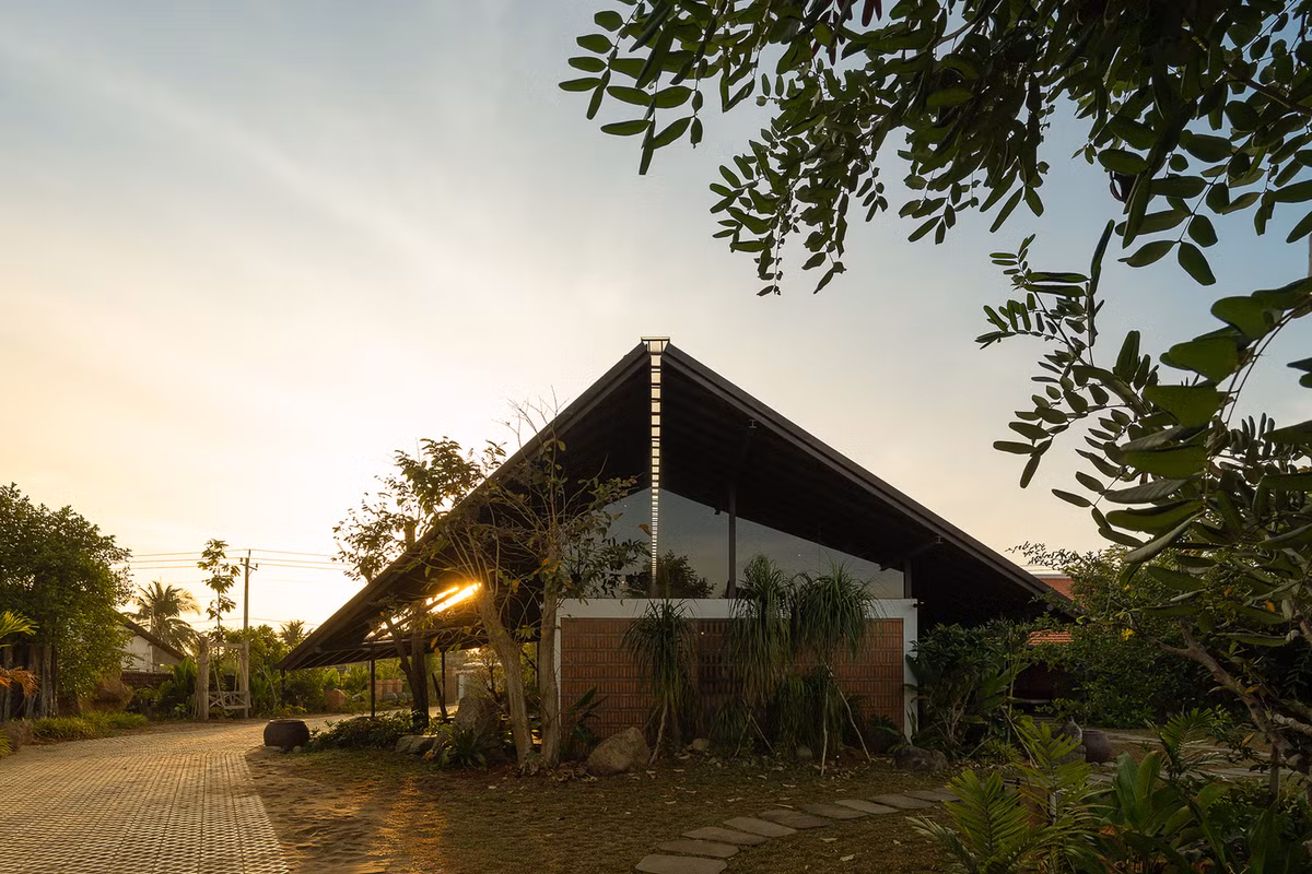 Đây không chỉ là nơi để trở về mà còn là chốn an yên để tận hưởng cuộc sống thanh bình, gần gũi với thiên nhiên và chăm sóc những đứa trẻ lớn lên trong không gian trong lành, tràn đầy yêu thương. Ảnh: Quang Dam