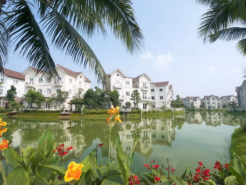 Hầu hết các cư dân trong khu biệt thự đều là giới doanh nhân, nghệ sỹ giàu có. Ảnh: Vinhomes Riverside