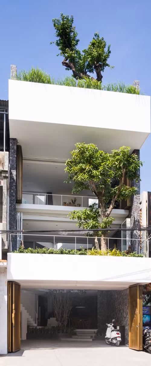 Tọa lạc tại thành phố Nha Trang, 204 House là một dự án nhà riêng lẻ có diện tích đất là 117m2, mặt tiền rộng 6m. Ảnh: Hiroyuki Oki
