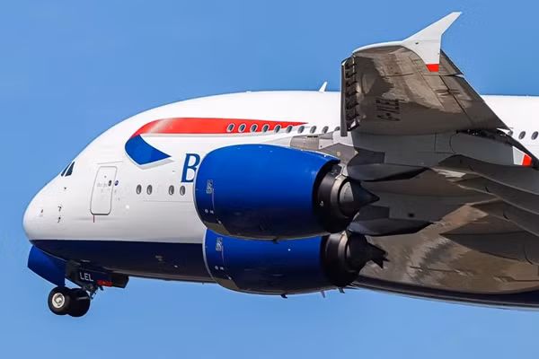 Dù hành khách rất thích sự thoải mái và chuyến bay êm ái của Airbus A380 nhưng hầu như các hãng hàng không đều không thích đầu tư Airbus A380 do những hạn chế tại các sân bay. Ảnh: Aerotime