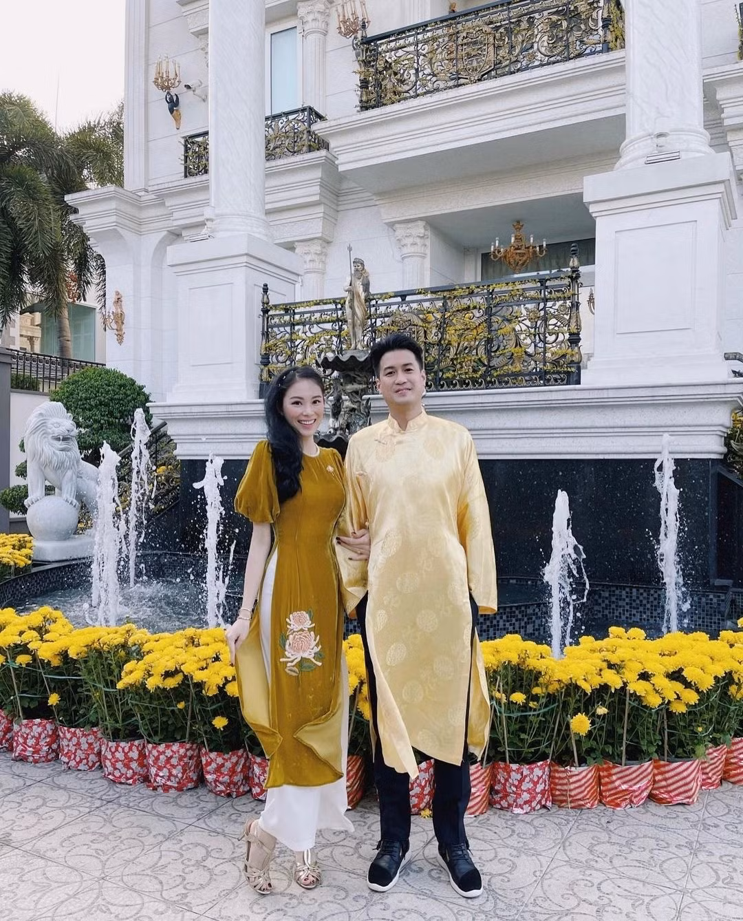 Sau 2 năm về chung nhà, Linh Rin và Phillip Nguyễn có cuộc sống hạnh phúc cùng con gái đầu lòng trong căn biệt thự đồ sộ. Ảnh: FBNV