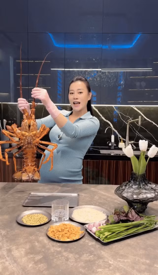 Phòng bếp, một góc thường xuất hiện trong các video nấu ăn của Phương Oanh. Ảnh: Chụp màn hình