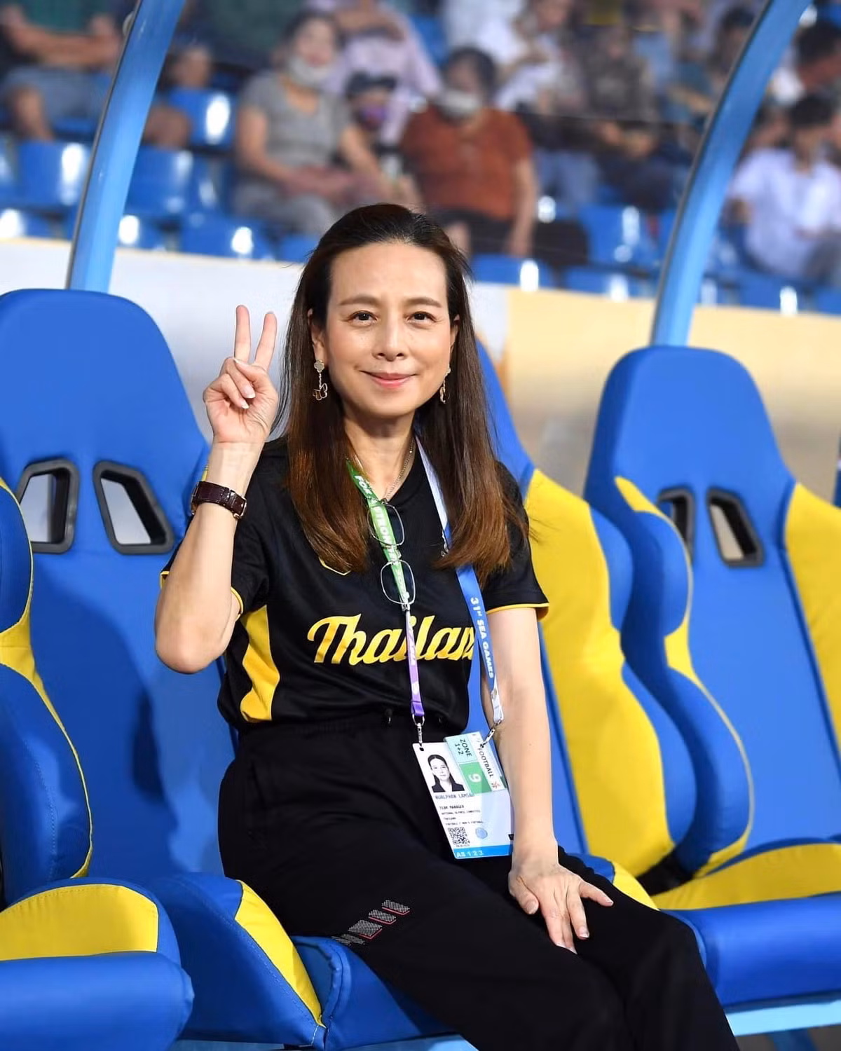  Madam Pang tên thật là Nualphan Lamsam Nualphan là nữ đại gia xuất hiện bên cạnh các cầu thủ Thái Lan ở những giải đấu lớn. Ảnh: FB Madam Pang