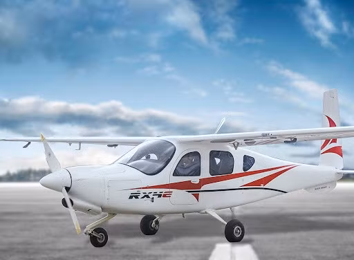 Máy bay điện RX4E đạt tốc độ tối đa 260 km/giờ, hoặc tốc độ bay ổn định 200 km/giờ. Với thời gian bay 1h30, RX4E có phạm vi hoạt động khoảng 300 km. Ảnh: DotDotNews
