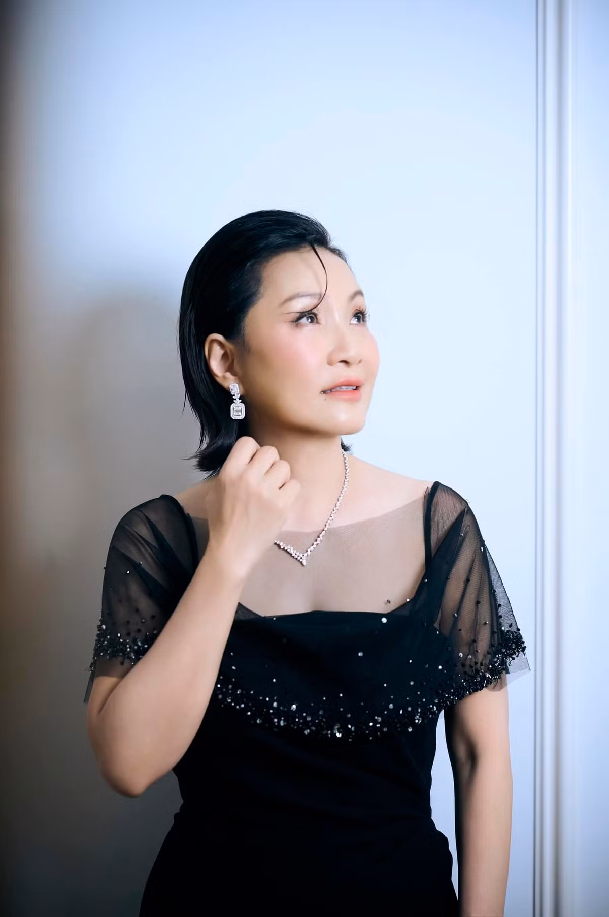 Sau biến cố bệnh tật, nghệ sĩ Hồng Đào trở lại với nghệ thuật đầy sôi nổi. Ở tuổi 62, nữ nghệ sĩ sống lạc quan, được khen trẻ đẹp hơn nhiều so với tuổi. Ảnh: FB Hồng Đào