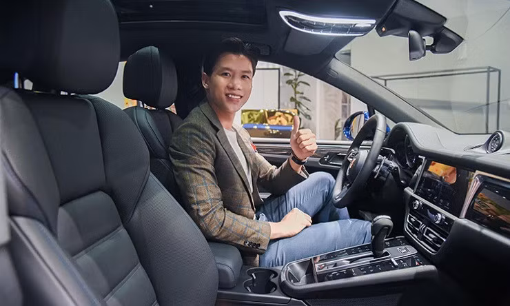 Năm 2022, Quế Ngọc Hải gây choáng ngợp khi chi khoảng 3 tỷ đồng tậu xe Porsche Macan phiên bản thể thao mới nhất. Ảnh: FBNV