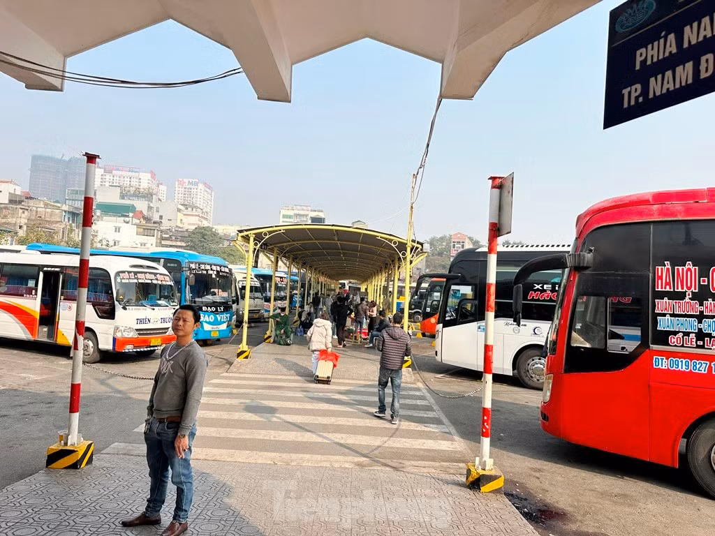 Ben xe Ha Noi vang ve trong ngay nghi le Tet Duong lich-Hinh-5