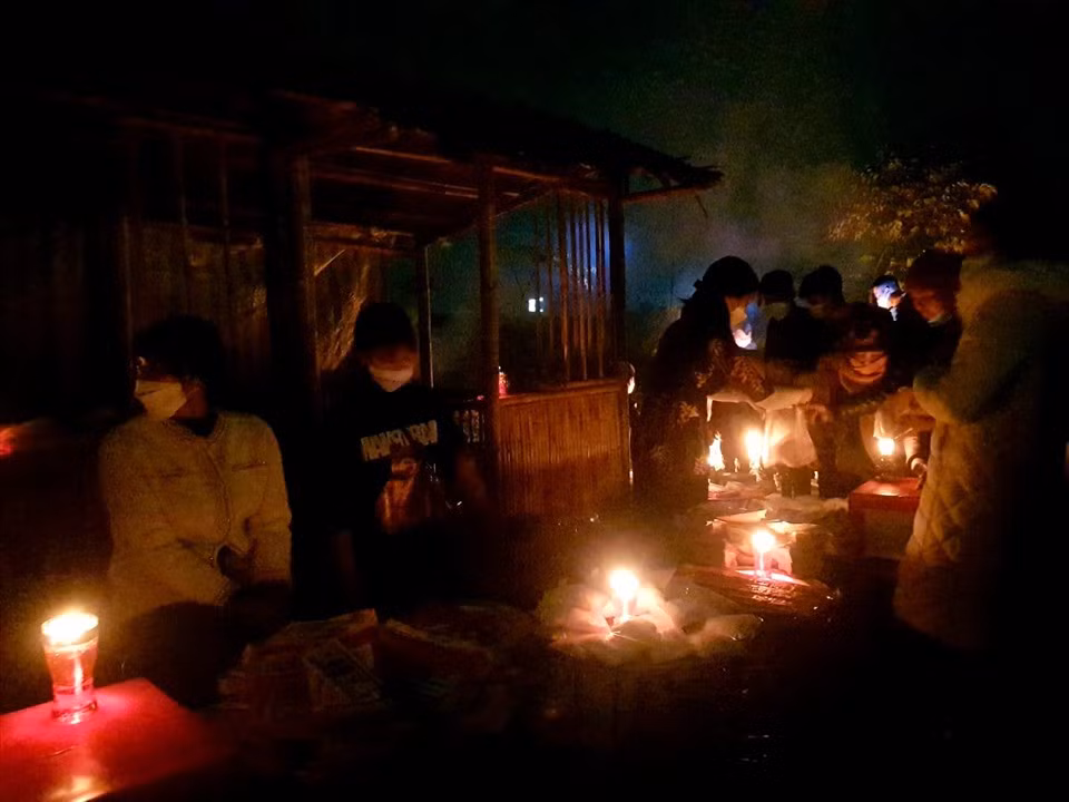 Chợ Âm Dương (còn gọi là chợ Gà, chợ Âm Phủ), họp tại làng Ó (nay là làng Xuân Ổ, phường Võ Cường, TP. Bắc Ninh) cũng là phiên chợ Tết độc lạ. Ảnh: Dân Việt