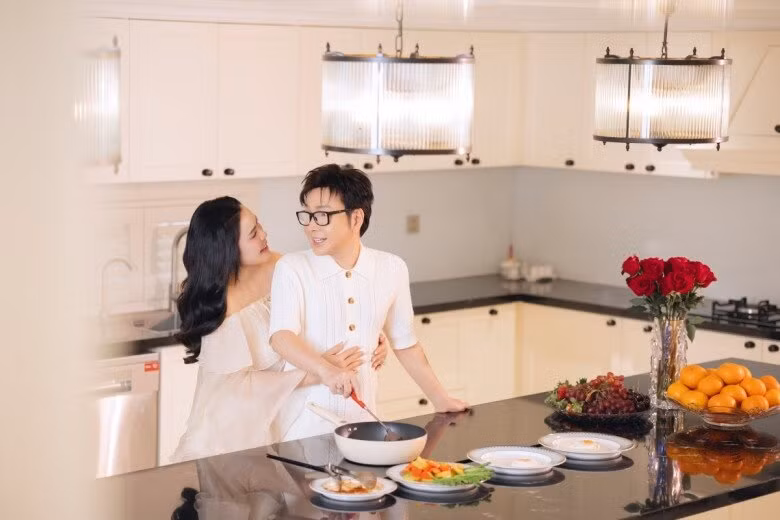 Căn bếp hiện đại, được thiết kế theo phong cách Châu Âu. Ảnh: FBNV