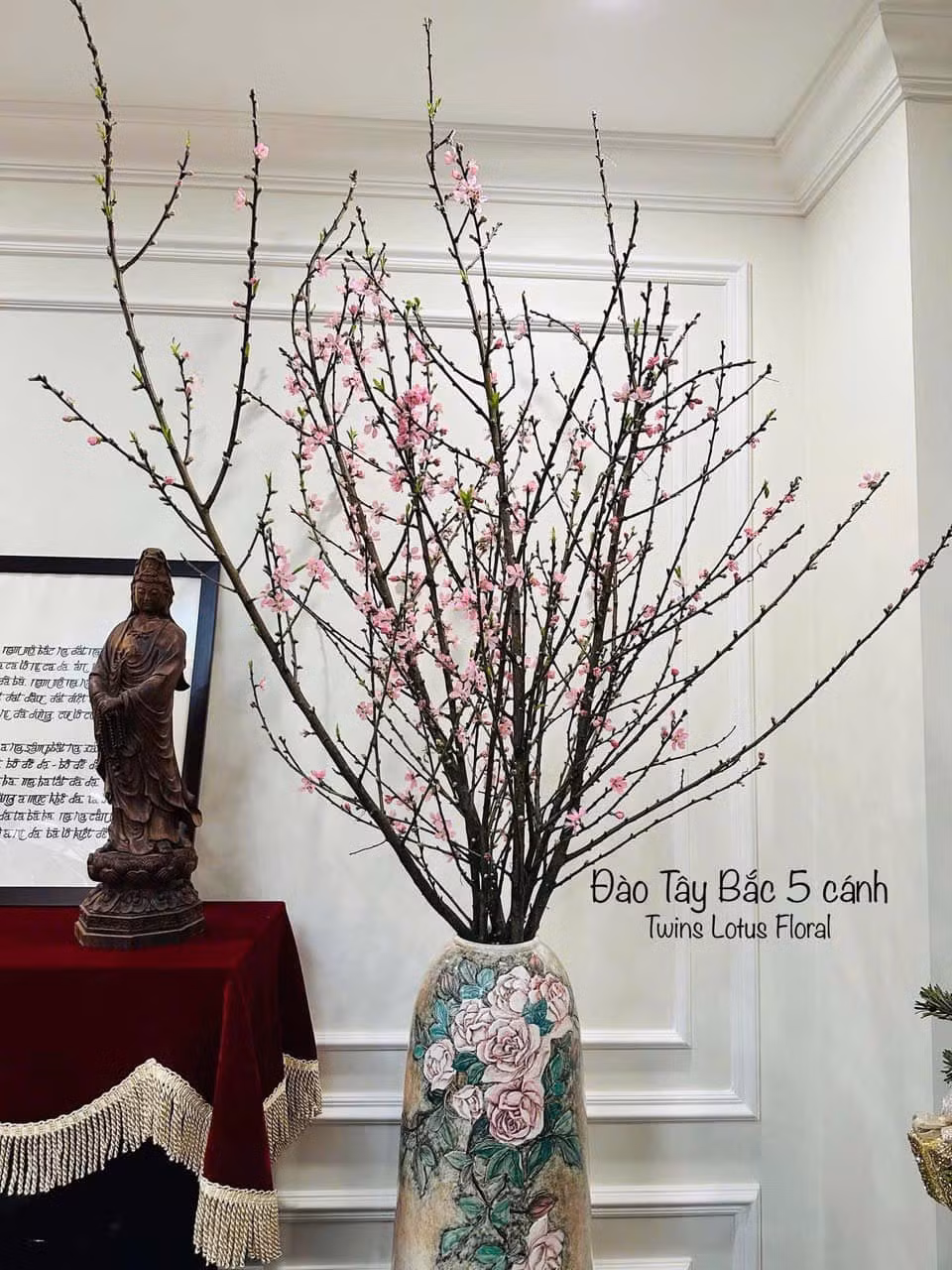 Mỗi bó đào phai 5 cánh giá 130.000 - 140.000 đồng. Ảnh; FB Mai Út