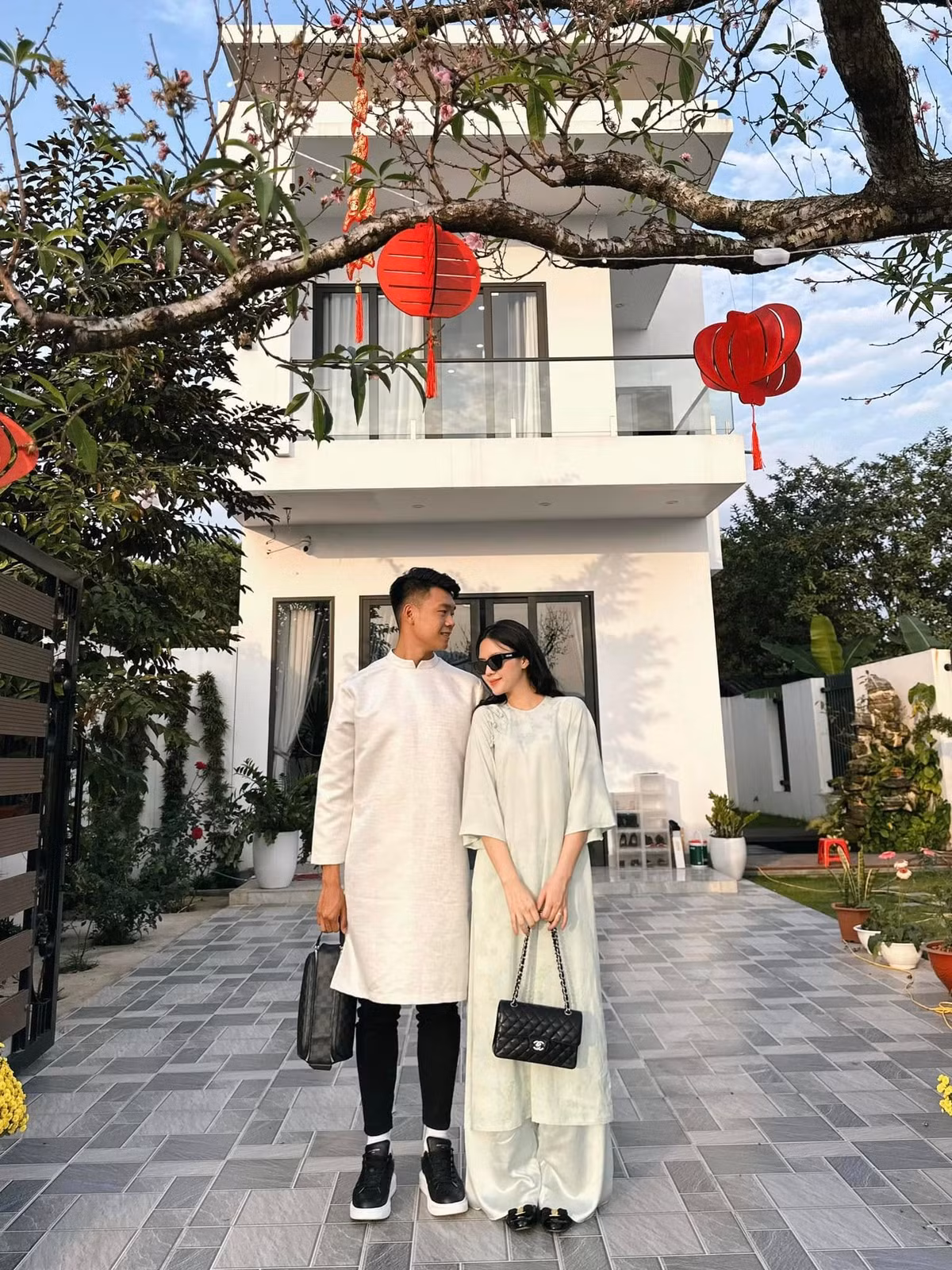 Mỗi dịp Tết đến, ngôi nhà lại được trang hoàng lộng lẫy. Ảnh: FB Ngô Tố Uyên