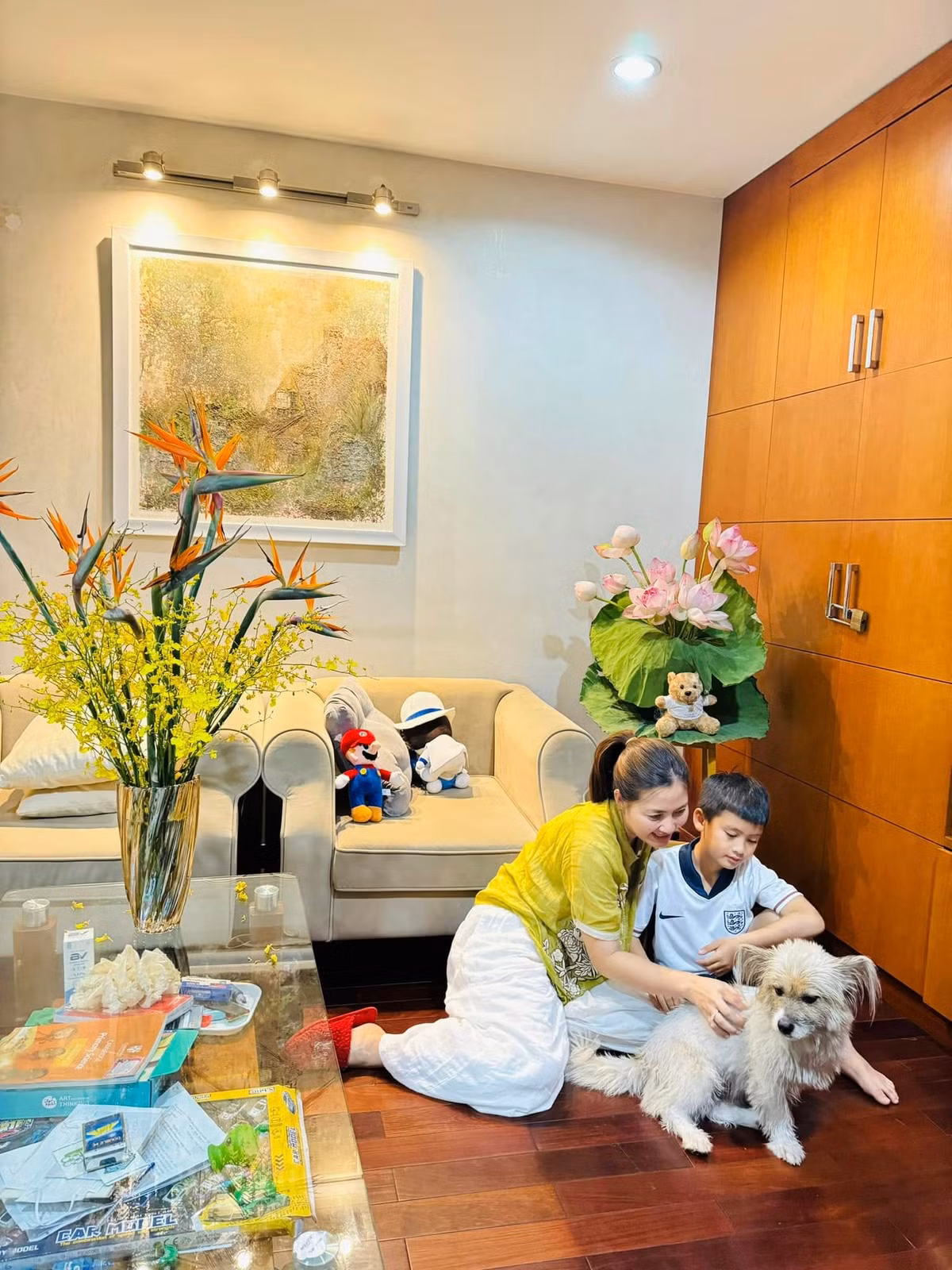 Nội thất trong nhà có gam màu trắng thanh lịch. Ảnh: FB Ngọc Lan Nguyễn