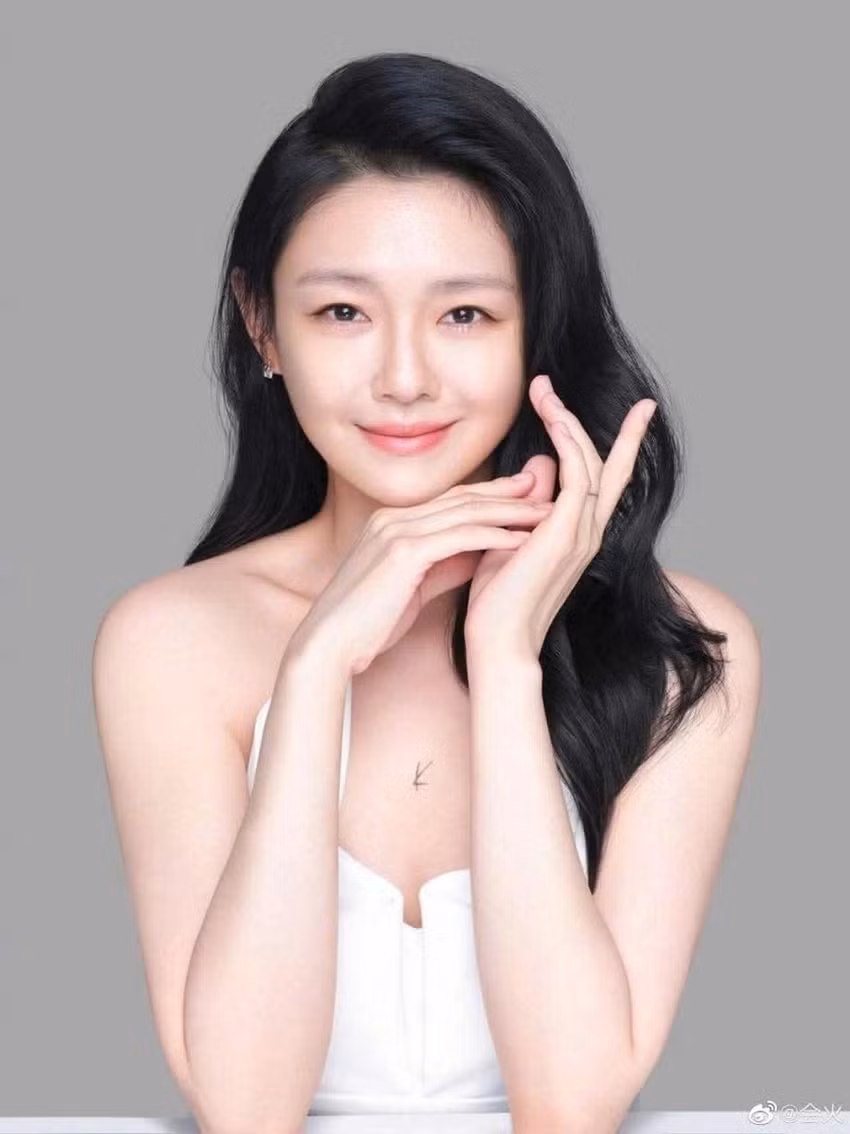 Từ Hy Viên từng ký nhiều hợp đồng quảng cáo giá trị lớn, với tổng số tiền lên đến 4,75 triệu USD. Ảnh: Shohu