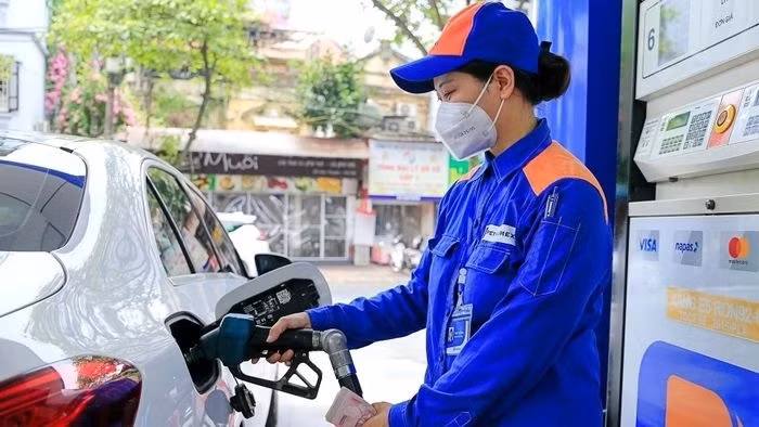 Giảm lần thứ hai liên tiếp, giá xăng RON 95 thấp nhất 5 năm Giam lan thu hai lien tiep, gia xang RON 95 thap nhat 5 nam