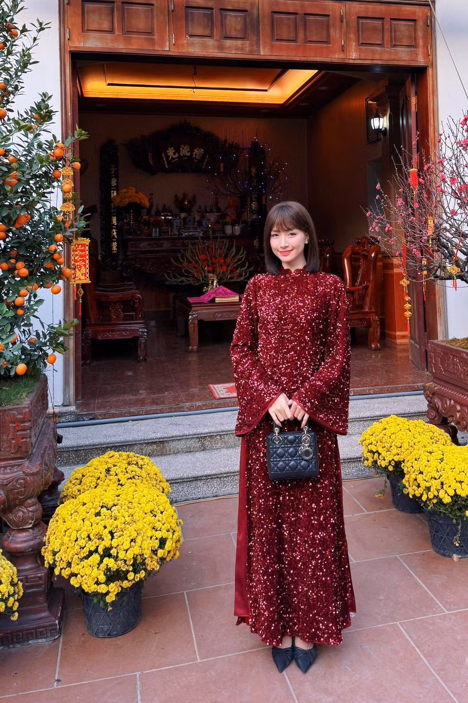 Hòa Minzy từng đoạt giải quán quân chương trình Học viện Ngôi sao năm 2014. Sau nhiều năm hoạt động nghệ thuật và kinh doanh, Hòa Minzy tích lũy được khối tài sản giá trị, trong đó bao gồm nhiều bất động sản. Ảnh: FB Hòa Minzy