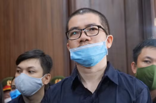 Ngày 22/12, TAND TP HCM tiếp tục phiên tòa xét xử Nguyễn Thái Luyện (Chủ tịch Công ty cổ phần Địa ốc Alibaba) và 22 đồng phạm về các tội Lừa đảo chiếm đoạt tài sản và Rửa tiền. Nói lời sau cùng, Nguyễn Thái Luyện khẳng định: “Trong quá trình vụ án xảy ra, tôi luôn trình bày đúng về vấn đề của mình, không xin xỏ và không nói khác đi sự thật đã làm, không quanh co, không có lừa”. “Tôi khẳng định cho đến thời điểm Công ty bị khởi tố chưa có bất kỳ khách hàng nào bị mất tiền cả”, Luyện nói.