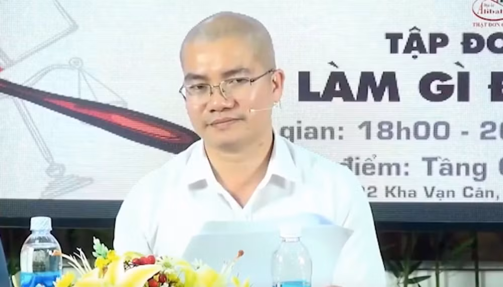 Chủ tịch Alibaba còn khẳng định: “Cho dù nếu tôi có chết thì toàn bộ đất đai không mất đi. Cái quyền sử dụng đó thuộc về giám đốc chi nhánh. Họ sẽ tiếp tục thực hiện cho nó hoàn thành. Tôi chỉ là người phất ngọn cờ thôi”.