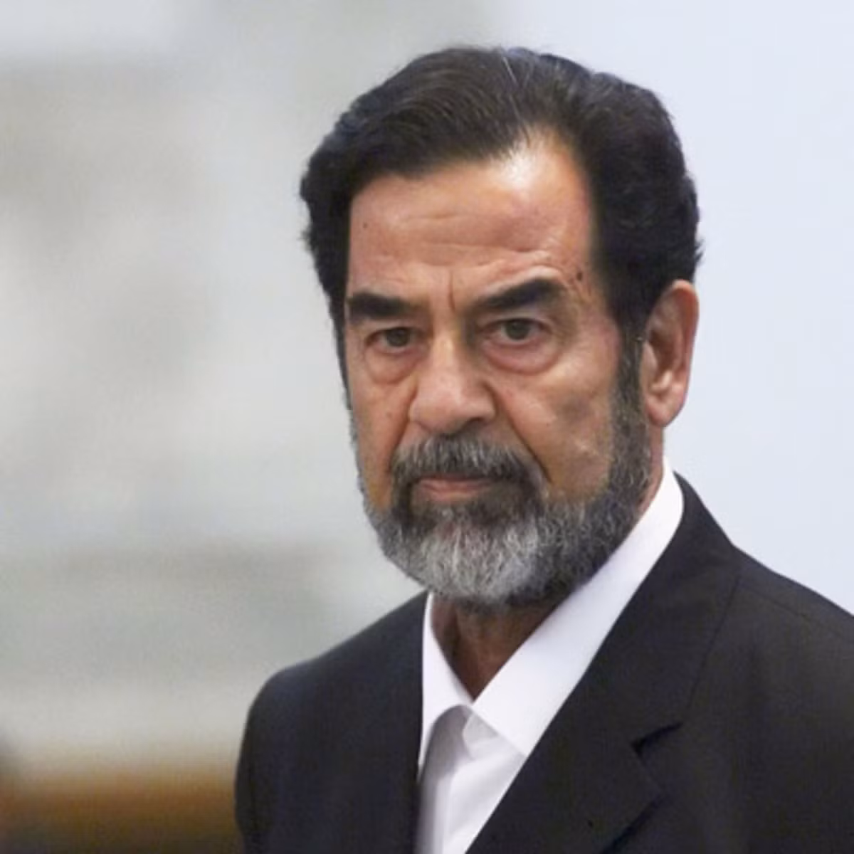 Saddam Hussein còn bị kết tội gây ra cuộc tận diệt khoảng 200.000 người Kurd năm 1988 bằng vũ khí hóa học. Đến ngày 30/12/2006, Saddam Hussein bị thi hành án tử hình treo cổ tại Baghdad, Iraq.