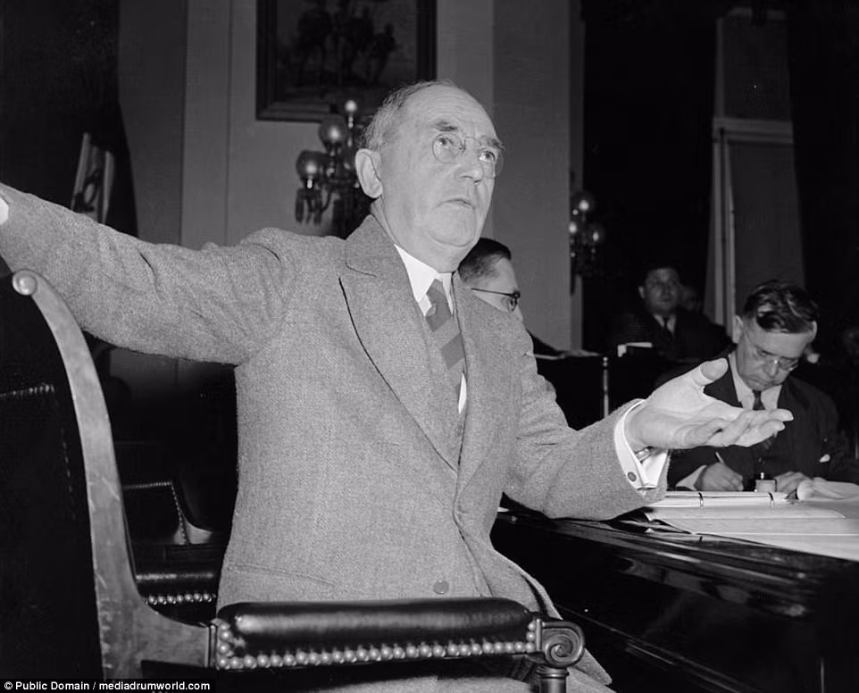 Năm 1939, chỉ huy các chiến dịch của hải quân Mỹ - Đô đốc William D Leahy từng phát biểu cần phát triển một căn cứ không quân trên đảo Guam. Lời kêu gọi tăng cường phòng thủ của Guam bị phớt lờ và tới năm 1941, quân Nhật đã chiếm được đảo này chỉ với một lượng tàu nhỏ và khoảng 6.000 lính.