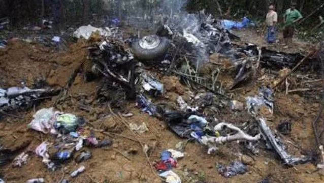 Vào ngày 7/6/1989, máy bay mang số hiệu DC-8-62 chở hành khách và Colourful 11 - đội bóng bao gồm nhóm cầu thủ gốc Suriname chơi bóng tại Hà Lan thành lập với mục đích thi đấu quyên góp từ thiện - đã gặp tai nạn thảm khốc khi cố gắng hạ cánh xuống sân bay Paramaribo-Zanderij (Suriname).