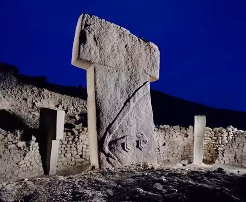 Được phát hiện vào năm 1994, ngôi đền Gobekli Tepe (Potbelly Hill) nằm ở một vùng nông thôn thuộc Thổ Nhĩ Kỳ là một trong những bí ẩn lớn nhất của nhân loại.