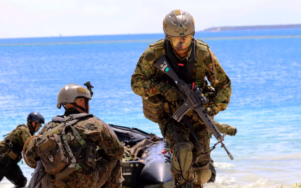 Trong những năm qua, Guam nhiều lần được Mỹ chọn làm nơi diễn ra các cuộc tập trận chung với Nhật Bản, Pháp và Anh.