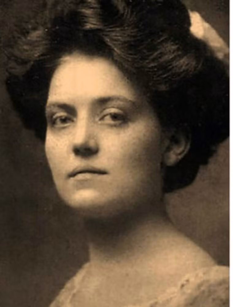 Khi tàu Titanic đâm vào tảng băng trôi và chìm năm 1912, bà may mắn được lên xuồng cứu sinh và thoát chết. Đến năm 1916, Britannic phát nổ và một lần nữa bà Jessop may mắn sống sót khi xuồng cứu hộ bị xé nát.