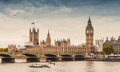 Sự kiện “The Great Stink” xảy ra ở thành phố London, Anh năm 1858. Cụ thể, vào mùa Hè năm đó, London chìm trong mùi hôi thối do chất thải của con người không qua xử lý trôi nổi trên sông. Trước tình hình này, Quốc hội Anh đã thông qua kế hoạch chi kinh phí lớn để làm sạch mùi hôi nồng nặc ở thành phố London.