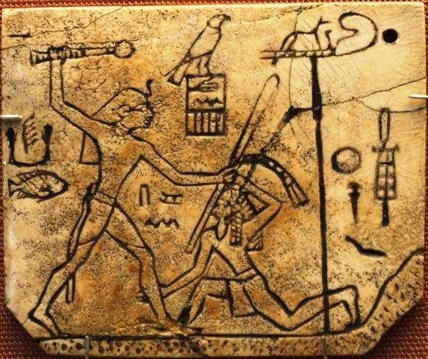 Khi một pharaoh qua đời, nhiều người hầu, nô lệ, thậm chí là một số vợ con được tùy táng cùng nhà vua quá cố.