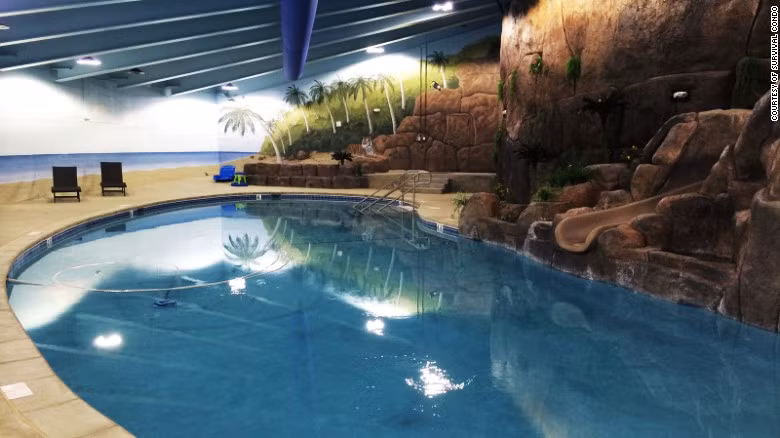 Hầm trú tận thế Survival Condo được thiết kế có thể chống chịu vụ nổ hạt nhân và đủ thực phẩm, nhiên liệu dự trữ cho 5 năm.