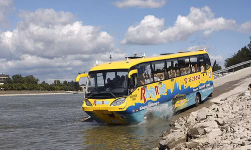 Khi du khách ghé thăm thành phố Budapest nổi tiếng của Hungary sẽ khá ấn tượng với hệ thống xe bus lưỡng cư.