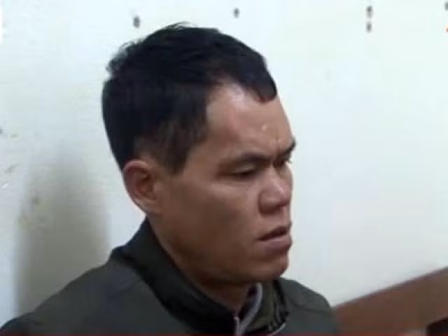 Sau quá trình sàng lọc thông tin, cơ quan chức năng nhận thấy nổi lên nghi phạm Lý Văn Cao (45 tuổi, ở cách nhà nạn nhân chừng 200m). Cao và gia đình cháu C. có mối quan hệ họ hàng. Đi sâu vào tìm hiểu thông tin nghi phạm, cơ quan chức năng nắm được, vợ Cao vốn đi làm ăn bên Trung Quốc đã lâu. Cao ở nhà cùng đàn con nhỏ. Đối tượng này không có nghề nghiệp ổn định, suốt ngày rượu chè, say xỉn. Mặc dù là họ hàng, nhưng sau khi cháu C. mất, Cao không tới thăm hỏi, giúp đỡ và chia buồn cùng gia đình nạn nhân.